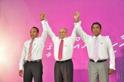 ރައީސް ވިދާޅުވަނީ ފަހަތުގައި އަދި ކުރީގައި ވެސް ތިއްބެވުން ރަނގަޅު ނޫން ކަމަށް!