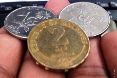 ދެ ރުފިޔާގެ ލުއި ފައިސާފޮތިތައް ޖަހައިގެން ރާއްޖެ ގެނެސްފި