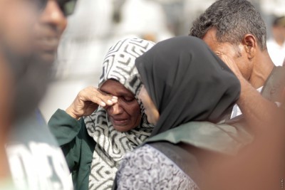 ބިޔަ ރާޅުތަކުގެ ތެރޭގައި އެހީއަށް އެދުމުން އަނބުރާލީ ދުރަށް!