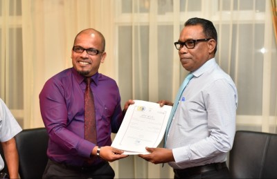 ފުލުފުލުގައި ސިޔާސީ ޕާޓީތައް!