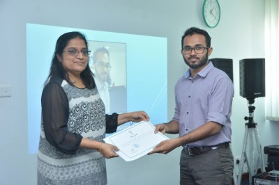 ނޭޕާލުން ސްޕެޝަލިސްޓް ތަމްރީނު ހޯދުމަށް ހޮވުނު ކުދިންނަށް ލިޔުން ދީފި