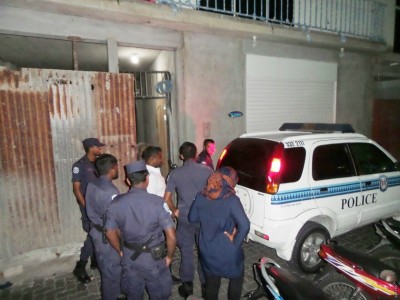 ފައިސާތަކެއް ފޭރުނު މައްސަލައެއްގައި އަންހެނަކާއި ފިރިހެނަކު ހައްޔަރުކޮށްފި
