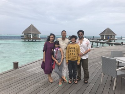 މުންނާއީ ބާއީގެ ތަރި އަރްޝަދް އާއިލާއާއެކު ރާއްޖޭގައި