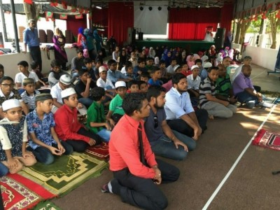 ލަންކާގައި ފުރަތަމަ ފަހަރަށް ދިވެހި ހުތުބާއަކާއެކު ހުކުރު ކުރަނީ