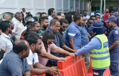 ކުރީގެ ރައީސް ޔާމީން، ޝަރީއަތް ނިމެންދެން ހައްޔަރުކުރަން އަމުރުކޮށްފި