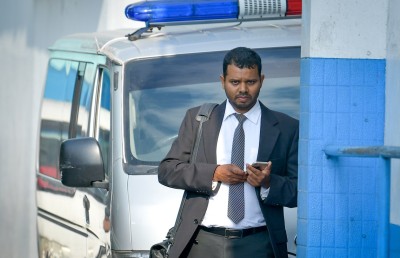 ޔާމީންގެ ފުރަތަމަ ޝަރީއަތް: މާޔޫސްކަމާއި ޝަކުވާ!