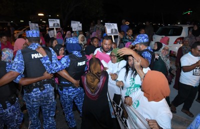 ޕެޕާ ސްޕްރޭ ޖެހީ ކާޑިއޮލޮޖީ ސެންޓަރަށް ގަދަކަމުން ވަންނަން އުޅުމުން: ޕޮލިސް