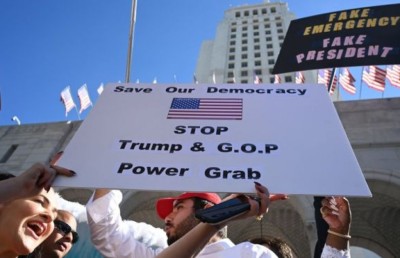 ޓްރަމްޕުގެ ނިންމެވުމާ ދެކޮޅަށް އެމެރިކާގެ 16 ސްޓޭޓަކުން ކޯޓަށް