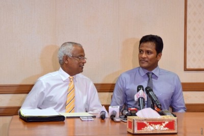 އެމްޑީޕީ ވަނީ ހިސޯރުކޮށްފައި، އެކަމުގައި އެންމެ އިސްކޮށް ހުރީ ނަޝީދު: އުމަރު