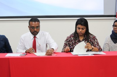 ރިޕޯޓް ޕީޖީގެ މޭޒުމަތީގައި، އެޅި ފިޔަވަޅެއް ނެތް!