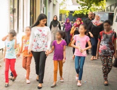މިނިސްޓަރު ޒެނީޝާ އީދު ފާހަގަކުރައްވަން ފިޔަވަތީގައި އުޅޭ ކުދިންނާއެކު ކާޓޫނެއް ބެއްލެވީ!