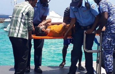 ސިނަމާލެ ބްރިޖު މަތިން ކަނޑަށް ފުންމާލި މީހަކު ސަލާމަތްކޮށްފި