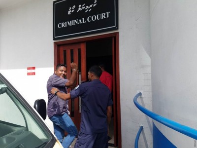 މެމްބަރުންނަށް ރިޝްވަތު ބެހިކަމުގެ ތުހުމަތުގައި ހައްޔަރުކުރި ޝާފިއު ދޫކޮށްލައިފި