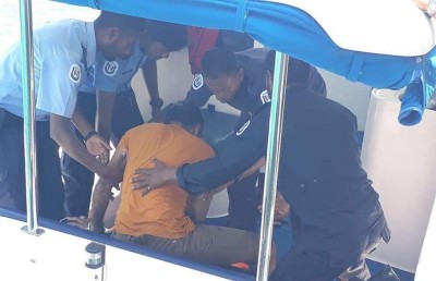 ސިނަމާލެ ބްރިޖު މަތިން ކަނޑަށް ފުންމާލި މީހަކު ސަލާމަތްކޮށްފި