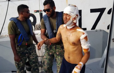 ބޭރުގެ މަސްބޯޓެއްގައި މާރާމާރީ ހިންގައި ޒަހަމްކޮށްލި ދެ މީހަކު ފަރުވާ އަށް ރާއްޖެ ގެނެސްފި