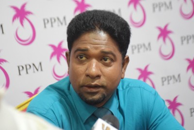 މަސީހާ ދެކޮޅަށް އެމްޕީ އަހުމަދު ރަޝީދުގެ ސޮއި ހޯދި ގޮތް ބޮޑު އަރަތަކަށް!