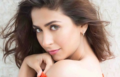 މަލްވިކާ ރާޖް ބަތަލާއެއްގެ ގޮތުގައި ބޮލީވުޑަށް