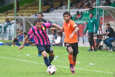 ގަދަ ހަތަރެއްގެ ޖާގައާ އެކު ގްރީން ހެވިލާފައި އޮތްއިރު އީގަލްސް އަށް ފައިނަލެއް