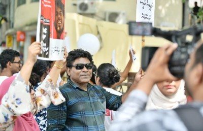 ކޮމިޝަންތަކަށް ބާރުދޭން ހުރަސްއަޅާތީ ހިތްހަމަނުޖެހުން ފާޅުކޮށްފި