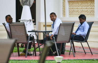 ކޮރަޕްޓް މެމްބަރުން ހުއްޓުވޭނީ ރައްޔިތުންނަށް!