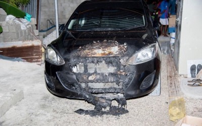 އައްޑޫ ސިޓީގައި ކާރު ތަކެއް ރޯކޮށްލި ކަމަށް ބެލެވޭ ދެ މީހުންގެ ބަންދަށް 15 ދުވަސް