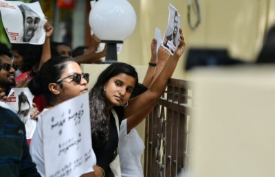 ކޮމިޝަންތަކަށް ބާރުދޭން ހުރަސްއަޅާތީ ހިތްހަމަނުޖެހުން ފާޅުކޮށްފި
