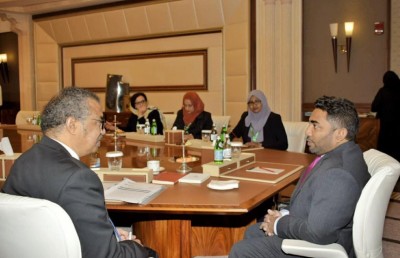 އަމީން، ޑަބްލިއުއެޗްއޯގެ އިސްވެރިޔާއާ ބައްދަލުކުރައްވައިފި