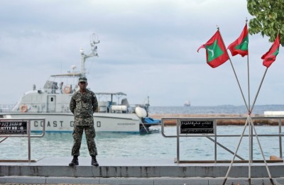 ސަފީރުންގެ ގޮތުގައި ތިބެ ޖަހާމަޅިއަށް ސަމާލުވާންޖެހިފައި!
