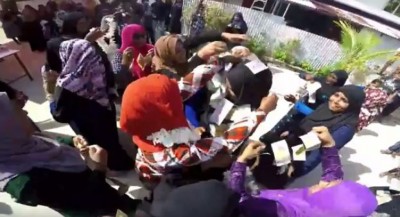 "މަންޖެ ފޮނުވާނުހޭ، މައިދާތަމެން މިތިބީ ބަލާ"