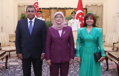 މައުސޫމް، ސަފީރުކަމުގެ ފަތްކޮޅު ސިންގަޕޫރުގެ ރައީސަށް އަރުވައިފި