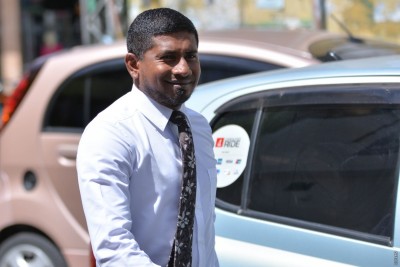 މަހްލޫފްގެ ޕާސްޕޯޓް ހިފަަހައްޓައިފި