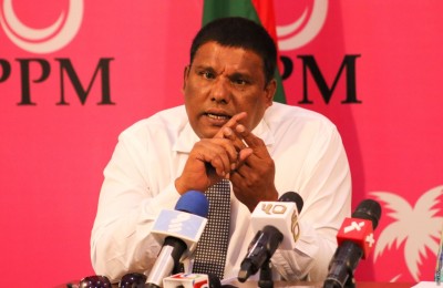 ފިލަން އުޅޭ ކަމަށް ބުނެ މުސްތަފާގެ ޕާސްޕޯޓް ހިފަހައްޓައިފި