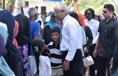 ތުއްތު ދަރިފުޅު ގޮވައިގެން އޮފީހުގައި އުޅެވޭ ގޮތް ހަަދަން ޖެހޭ: ރައީސް