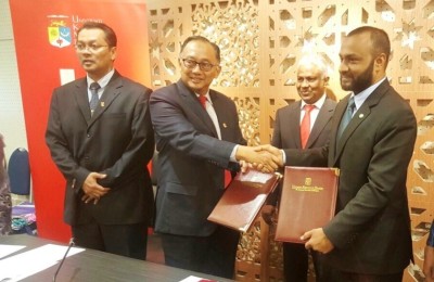 ދިރާސާ އާއި އިލްމީ ޕްރޮގްރާމްތައް ހިންގުމަށް އައިޔޫއެމް އިން އެއްބަސްވުމެއްގައި ސޮއިކޮށްފި