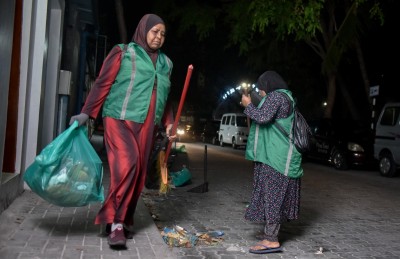 މާލޭގެ މަގުތައް ސާފުކުރާ ވެމްކޯގެ އަންހެނުންގެ ވާހަކަ