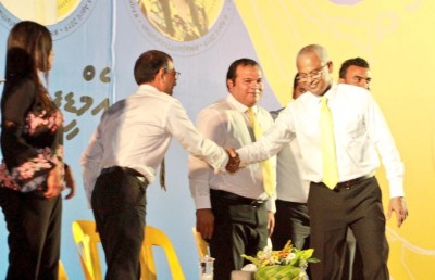 ހުޅުމީދޫ މީހުން އެނބުރި ރަށަށް ގެނެވޭނެ ގޮތް ހަދައިދޭން ޖެހޭ: ރައީސް