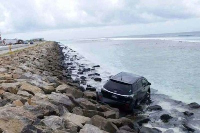 ހުޅުލޭގައި ދުއްވާފައި ދިޔަ ކާރެއް މޫދަށް ވެއްޓިއްޖެ
