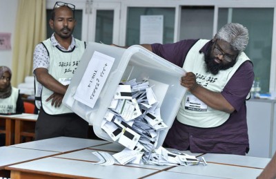 ވޯޓު ކަރުދާސް ޗާޕްކޮށްދޭނެ ބައެއް ހޯދަން ކުރި އިއުލާން ބާތިލްކޮށް، އަލުން ބިޑަށް