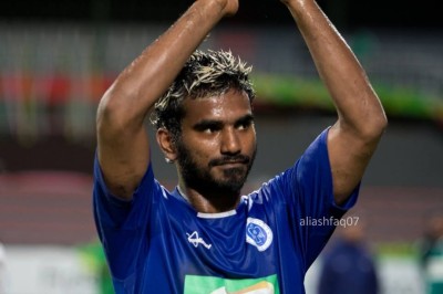 38 އަހަރުވީ ތާރީހުގައި ނިއު އަށް 100 ލަނޑު ޖަހައިދިން ފުރަތަމަ ކުޅުންތެރިޔަކަށް ދަގަނޑޭ