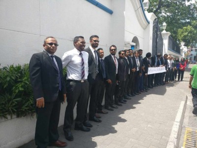 54 ވަކީލުންގެ ހުއްދަ އަނބުރާ ދިނުމަށް ގޮވާލައި އިތުރު 35 ވަކީލަކު ޕެޓިޝަނެއް ހުށަހަޅައިފި