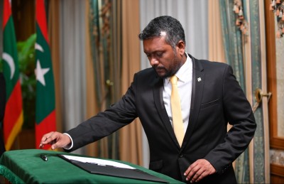 އެޗްޑީސީން ބޯހިޔާވަހިކަމުގެ ނަމުގައި އެއް ބިލިއަން ޑޮލަރު ނެގި: ފައްޔާޒް