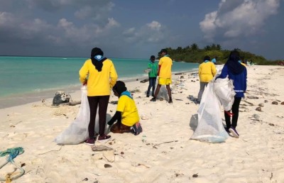 ޕްލާސްޓިކާ ދެކޮޅު ނަމޫނާ ދަރިވަރުން