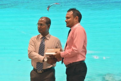 ޓޮޕް އައިލެންޑް އެވޯޑް ދިގުރަށް އަދި ފުލިދުއަށް
