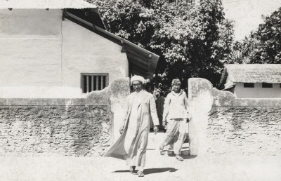 30 އަހަރު ކުރިން މިއަދު: ޖީލެއް ބިނާކުރެއްވި އުސްތާޒެއްގެ ވަކިވުން!