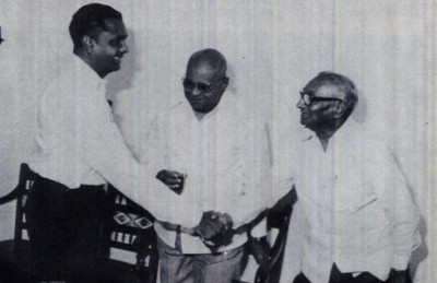 30 އަހަރު ކުރިން މިއަދު: ޖީލެއް ބިނާކުރެއްވި އުސްތާޒެއްގެ ވަކިވުން!