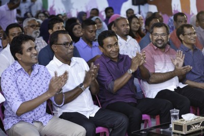 ގިނަ މެމްބަރުންތަކެއް އިދިކޮޅާ ގުޅުމަކީ ބަޣާވާތެއް ކަމަށް ރައީސް ސިފަކުރައްވައިފި