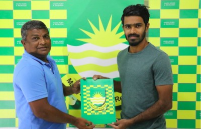 ފޭދޫ އިއްބެ މާޒިޔާ އަށް ސޮއިކޮށްފި