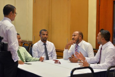 ޓޮމްގެ ސުވާލު: އަޅުގަނޑު ސަރުކާރާ ވަކިވިންތޯ؟