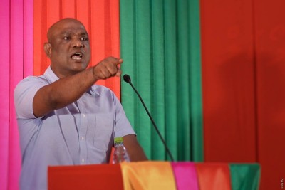 އަރީފަށް ކުރާ ދެވަނަ ތުހުމަތު: ސިފައިންނާ މެދު މާރާމާރީ ހިންގުން
