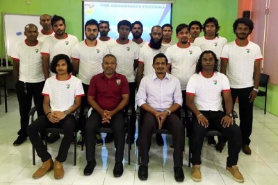 އެފްއޭއެމުން 200 އަށްވުރެ ގިނަ ގްރާސްރޫޓް ކޯޗުން ތަމްރީން ކުރަނީ